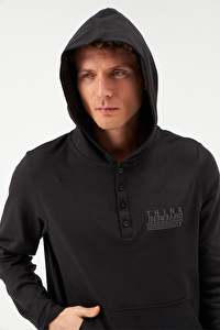 Düğme Yaka Kapüşonlu Kanguru Cepli Siyah Sweatshirt