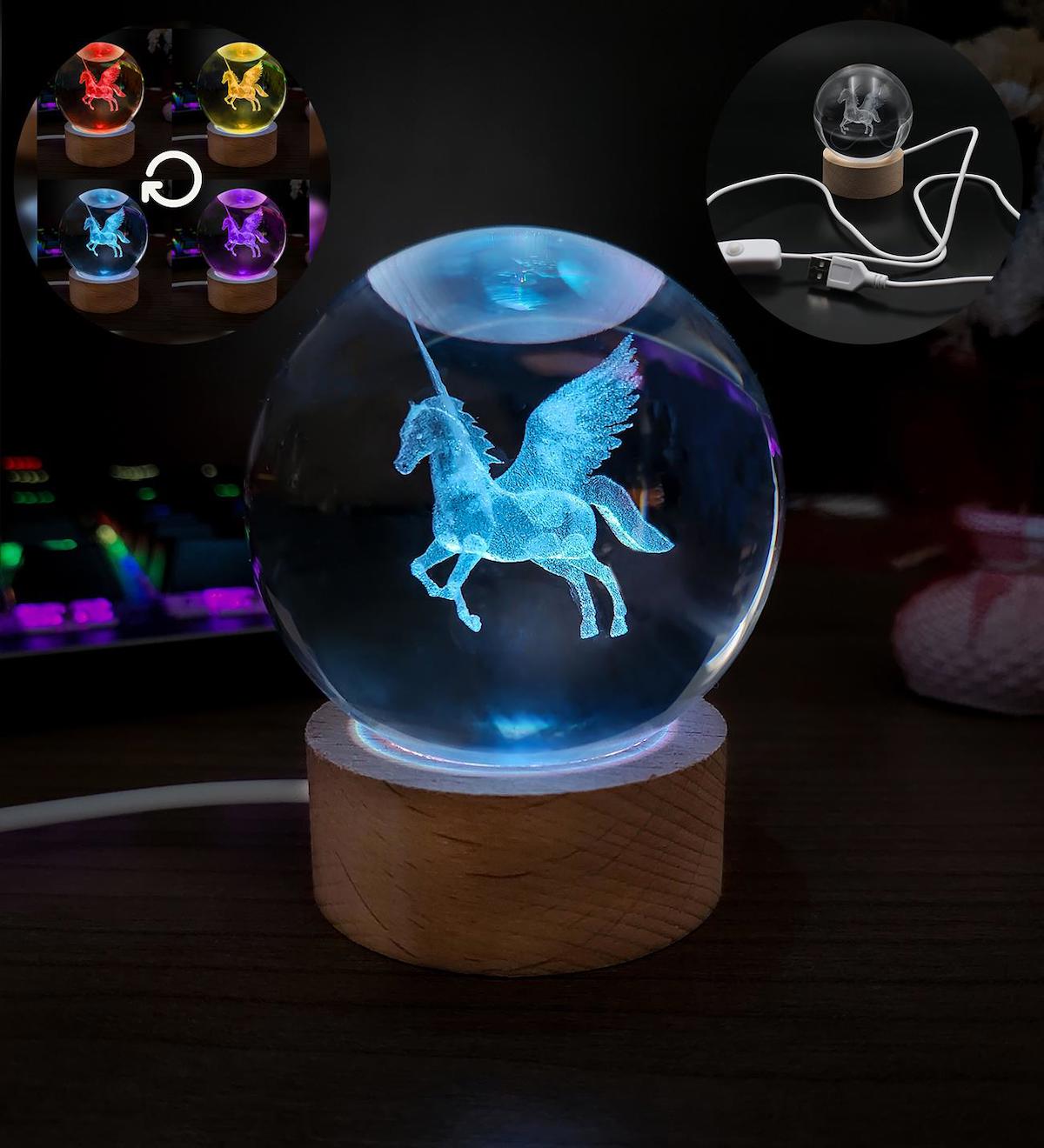 Ahşap Altlıklı Şarjlı 3D Pegasus Kanatlı At Renk Değiştiren Işıklı Kristal Küre