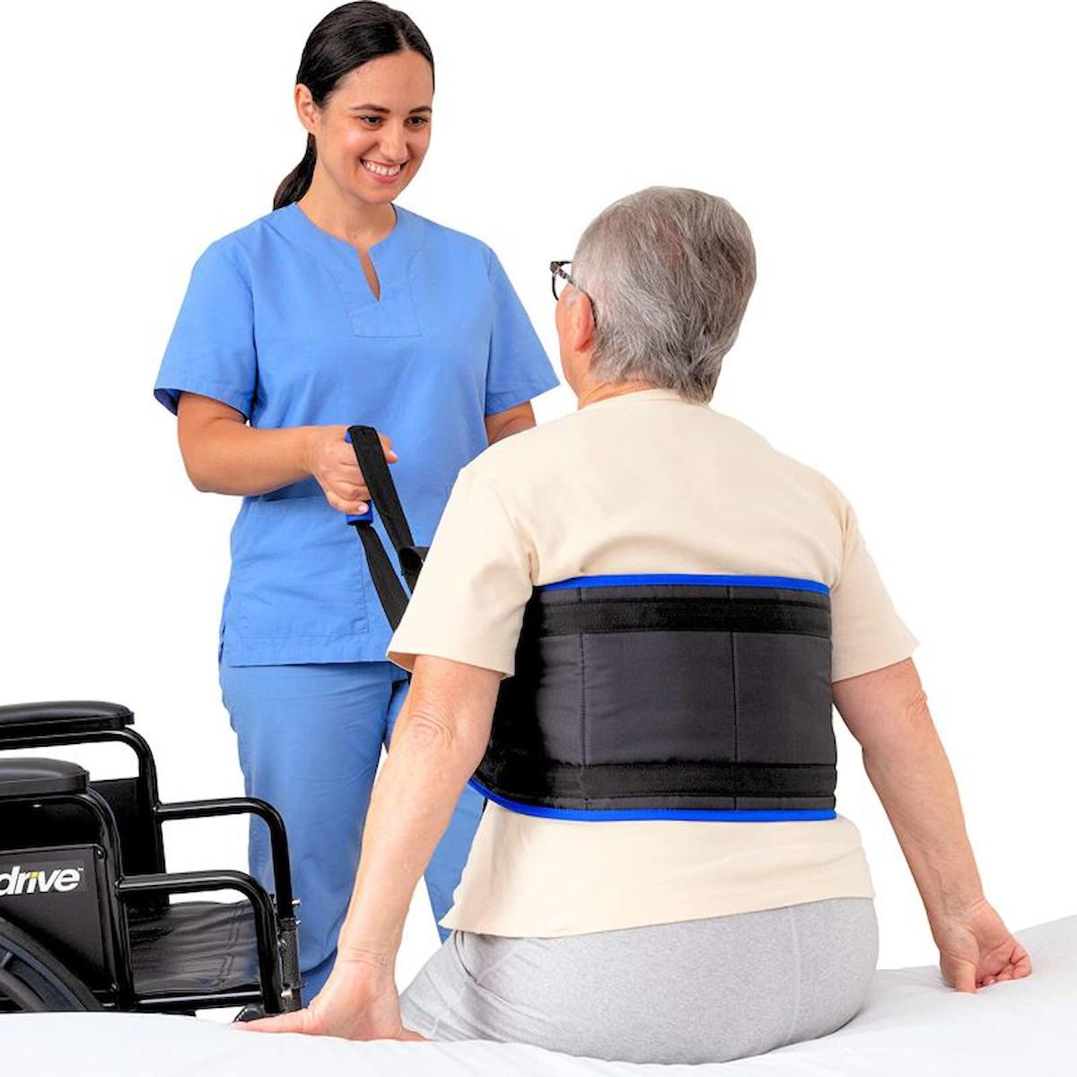 KULLANIMI KOLAY: Süper kavrama dolgulu çift halkalı tutma yerleri Güvenli bir Kaldırma/Aktarma Deneyimi sağlamak için hastanın ağırlığını eşit şekilde destekleyin. Yastıklı askılar, hastayı hareket ettirirken hastanın cildinin yıpranmasını önler (sırt, boyun ve omuzlar sıklıkla aşınan parçalardır). yatakta, sandalyede yeniden konumlandırmaya yardımcı olmak için de kullanın. Tek kişinin durumunda hastaların bakımı için uygundur. ? ÇOKLU KULLANIM: transfer askısı, birden fazla kullanıma ve uygulamaya sahip evrensel bir transfer cihazıdır. Yatak, sandalye, araba, yürüteç, banyo vb. yerden geçişlere yardımcı olur . ?Hastayı ters çevirin ?Hastayı yerden yukarı çekin ?Hastanın pantolonunu değiştirin ?Hastayı yatakta dik oturtun ? ÇOK DAYANIKLI: Ayakta durmaya yardımcı olan askıda kullanılan malzeme naylon Oxford kumaştır, güçlendirilmiş dikişlidir, çok güçlü ve dayanıklıdır. Maksimum ağırlık160 kg ? TAŞIMASI VE SAKLANMASI KOLAYDIR.