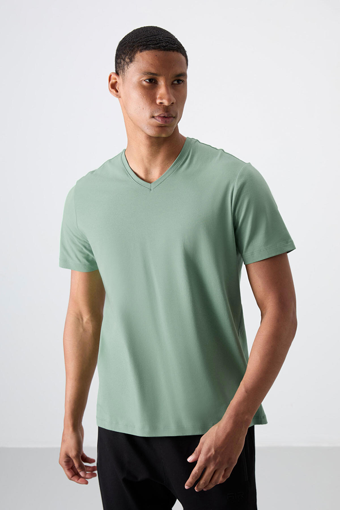 Açık Yeşil Basic Kısa Kol Standart Kalıp V Yaka Erkek T-Shirt - 87912