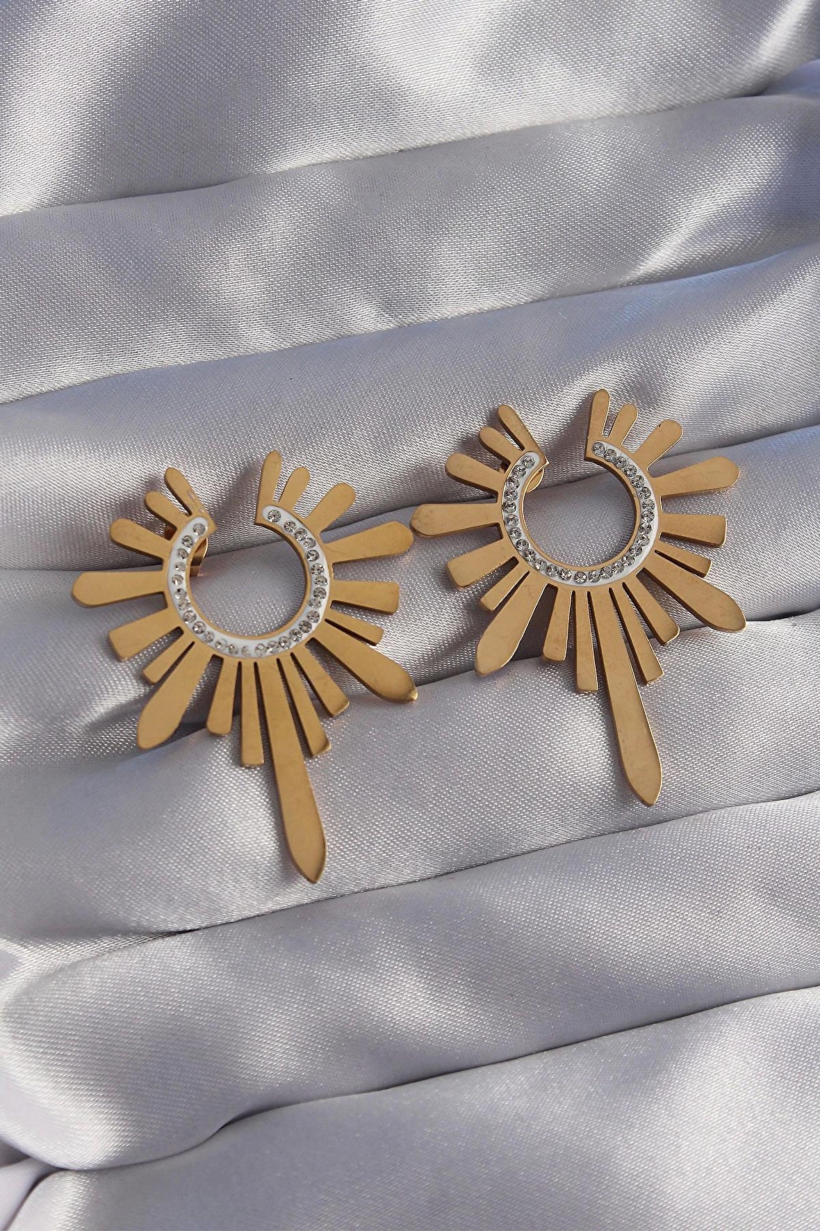 MuI MuI 316L Çelik Gold Renk Zirkon Taşlı Güneş Figürlü Küpe