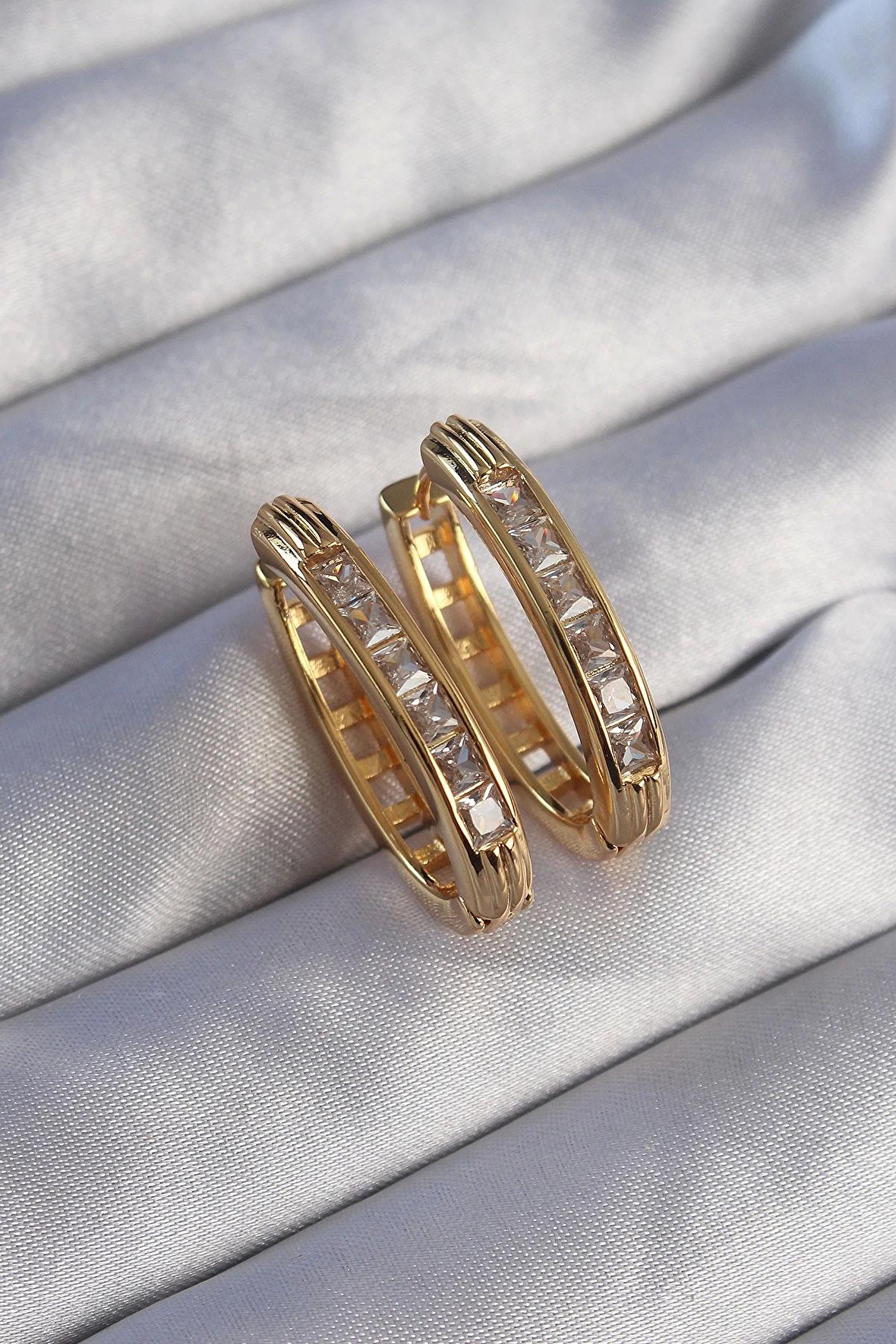 MuI MuI Pirinç Gold Renk Zirkon Taşlı Oval Model Küpe