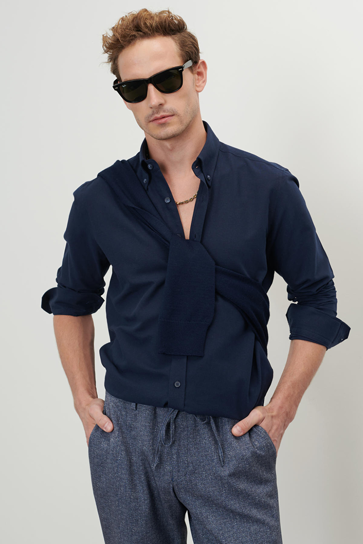 Erkek Koyu Lacivert Slim Fit Dar Kesim Düğmeli Yaka Pamuklu Oxford Gömlek