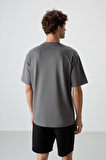 Koyu Gri Pamuklu Kalın Yüzeyi Dokulu Oversize Fit  Baskılı Erkek T-Shirt - 88366