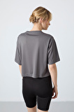 Koyu Gri Polyester Nefes Alan Dokulu İnce Esnek Oversize Fit Performans Kadın T-Shirt - 97284