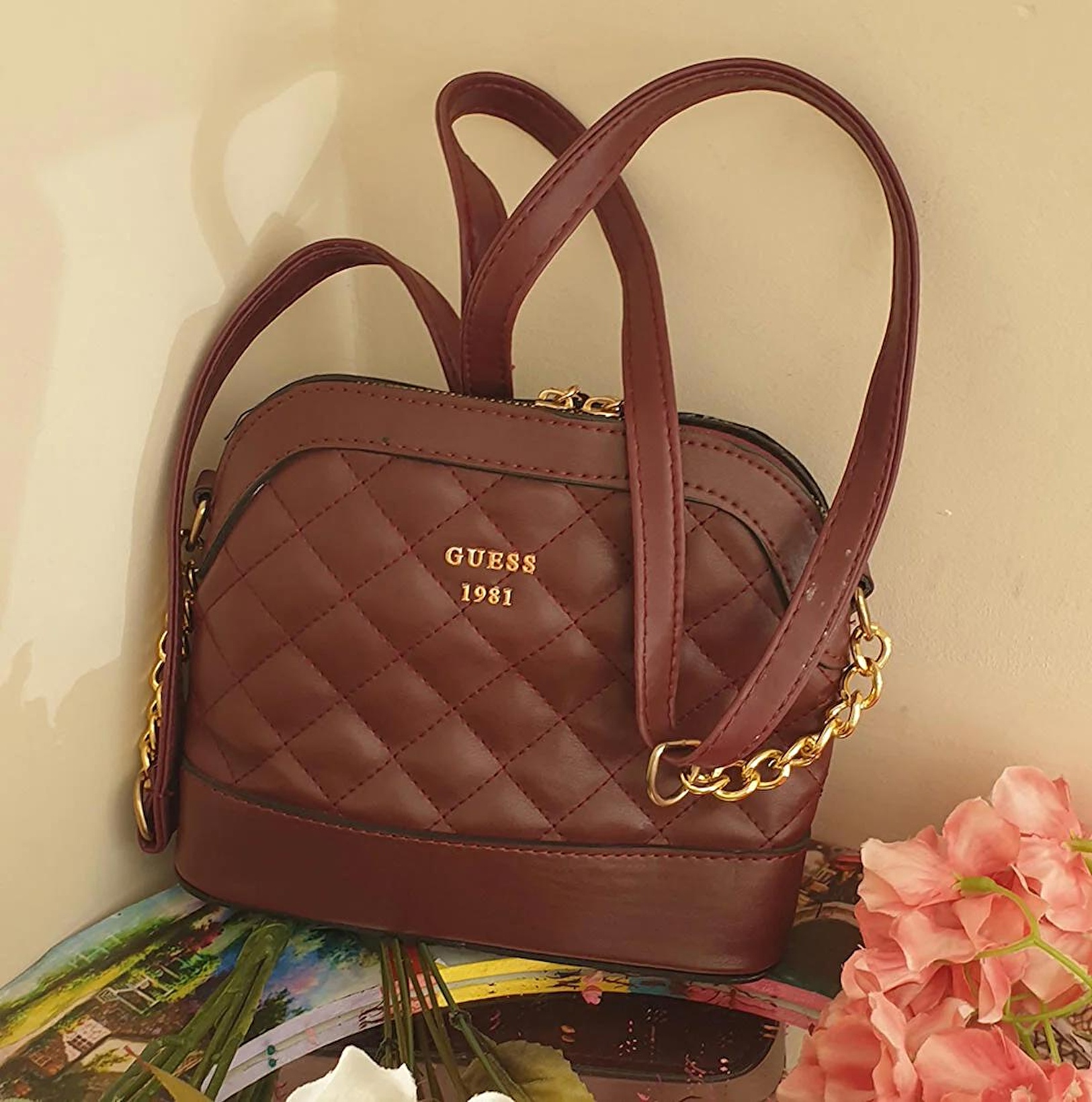 Guess 1981 Logolu Postacı Çanta Fiyatları ve Modelleri - Pazarama