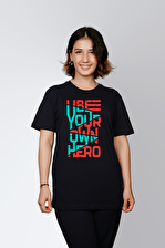 ErTaPassage Kadın Siyah Kendi Kahramanın Ol Yazılı Baskılı Oversize T-Shirt T6473390