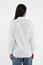 Beyaz Rahat Kalıp Cepli Uzun Gömlek 75355-008