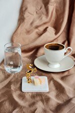 Altın Damat Kahvesi Seti: Fincan + Su Bardağı + At Figürlü Mermer Lokumluk