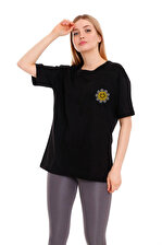 Kadın Oversize Papatya Nakış İşlemeli Tshirt