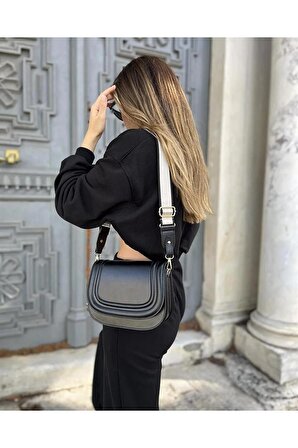  Kadın Siyah Zara Model Kapaklı Üç Bölmeli Çapraz kol ve omuz Çantası.