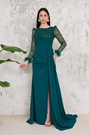 Yeşil Göğüs Detay İşlemeli Yırtmaçlı Uzun Abiye Elbise