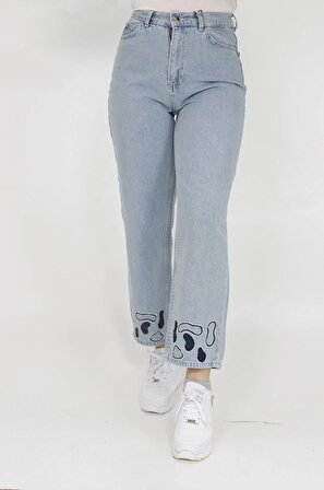 Puane Paçası Nakış ve Taş Detaylı Mom Jeans Pantolon