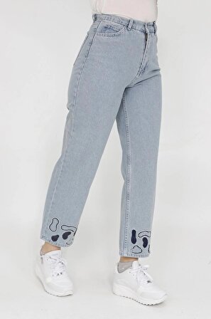 Puane Paçası Nakış ve Taş Detaylı Mom Jeans Pantolon
