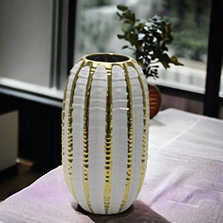 T.Concept Dekoratif  Kıvrım Kenarlı Seramik Beyaz Vazo Gold Çizgili