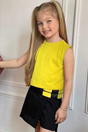 Kız Çocuk Sıfır Kol Bluzlu ve Çift Kemer Detaylı Sarı Şort Etekli Takım