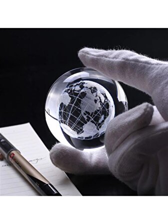 Kişiye Özel Dünya Işıklı 6 Cm Çapında Cam Kristal Küre