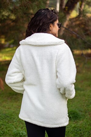 Kadın Beyaz Düğmeli Yüksek Yaka Uzun Bol Rahat Kesim Welsoft Peluş Ceket 24KCKTDUME