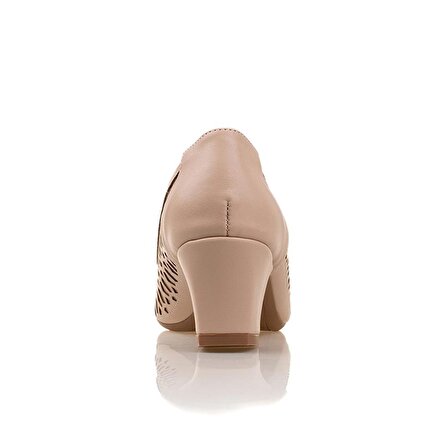 M2S Krem Kadın Klasik Kısa Topuk Ayakkabı