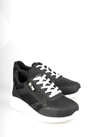 Beyaz Tabanlı Fermuarlı Siyah Yürüyüş Ayakkabısı