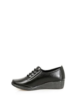 Siyah Cilt Lastik Bağcıklı Dolğu Topuk Bayan Ayakkabı