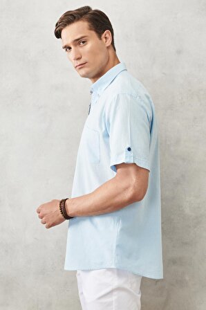 Erkek Açık Mavi Comfort Fit Rahat Kesim Düğmeli Yaka Keten Görünümlü %100 Pamuk Kısa Kollu Gömlek