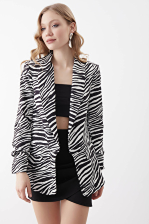 Uzun Yaka Detaylı Kol Büzgülü Zebra Desen Blazer Ceket