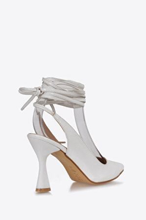 Kadın  Beyaz Rugan Klasik Topuklu Ayakkabı VZN23Y-014 