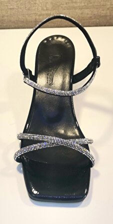 Monarosa 1214 Bayan Siyah Rugan Taşlı Kalın Kısa Topuklu Açık Ayakkabı