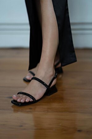 Tnna 2030 Kadın Taşlı Açık Kısa Ökçeli Abiye Ayakkabı Siyah Rugan