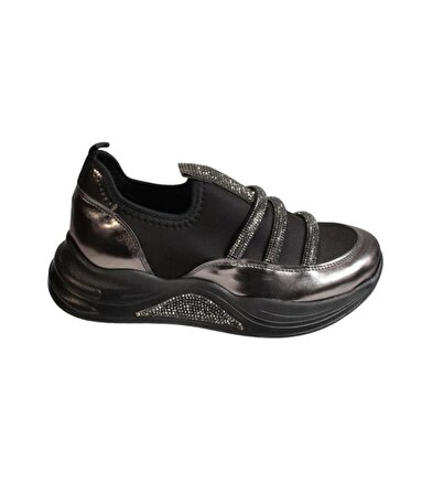 YAZKIŞ Kadın Siyah Streç Kumaş Üzeri Taşlı 4cm Kalın Comfort Taban Kenarları Platın Spor Ayakkabı