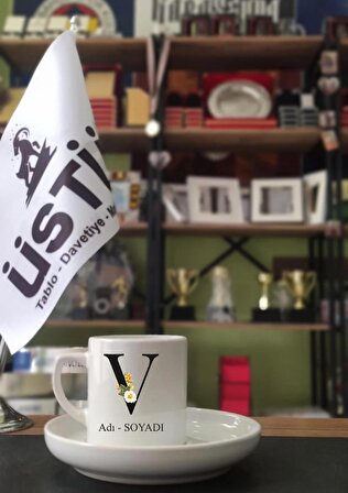 V Çiçekli Harfli Tekli Kahve Fincanı İsminize Özel Baskı