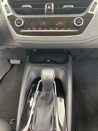 Toyota Corolla 2019+ Telefon Şarj Kiti