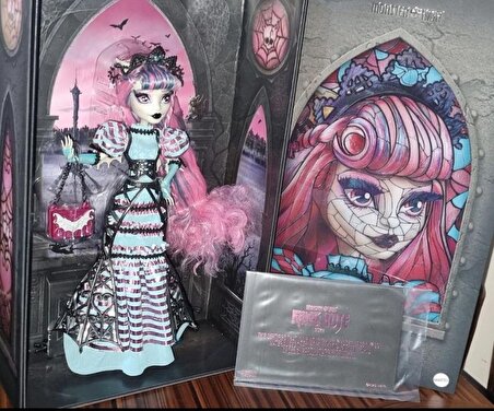 Monster High Fang Vote Rochelle Goyle Doll - Monster High