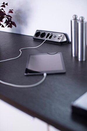 Brennenstuhl Estilo Mutfak ve Ofis İçin Çelik Yüzeyli Köşeli 4 Soketli 2 USB li 2 MT Uzatma Kablo
