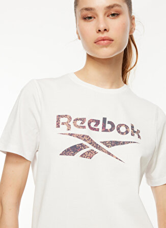 Reebok Beyaz Kadın Yuvarlak Yaka T-Shirt IL4783 MODERN SAFARI GRAPHIC TEE