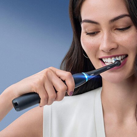 Oral-B iO 8 Şarjlı Diş Fırçası - Siyah