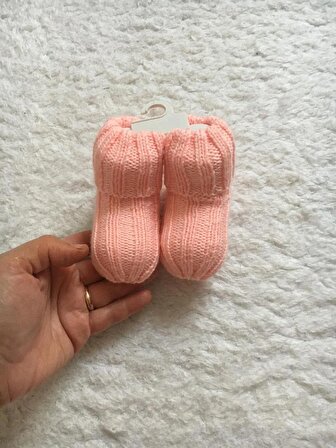 Yavruağzı Bebek Örgü Çorap 