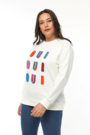 Kadın Büyük Beden Renkli Harf Nakışlı Beyaz Sweatshirt