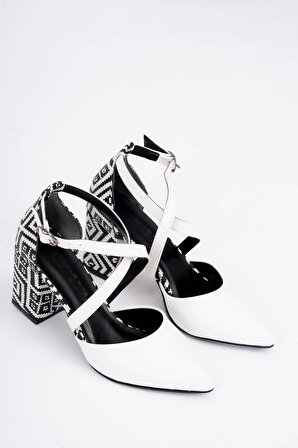 Lyon Beyaz Kilim Desenli Çapraz Bant Topuklu Ayakkabı