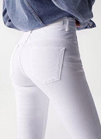 Beyaz Kadın Yüksek Bel Cropped Fit Denim Pantolon FAITH PUSH IN CROPPED JEANS IN COLOURED FABRIC 21000843