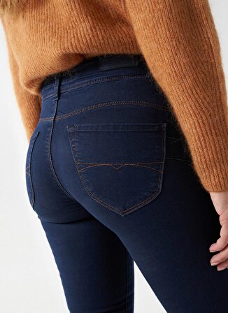 Koyu Mavi Kadın Orta Bel Skinny Fit Denim Pantolon SECRET PUSH IN SKINNY JEANS 21001382