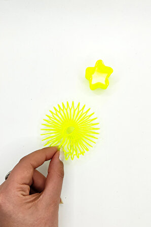Yıldız Şekilli Neon Sarı Stres Yayı Oyuncak Stres Yayı - 3 cm çapında - 1 Adet