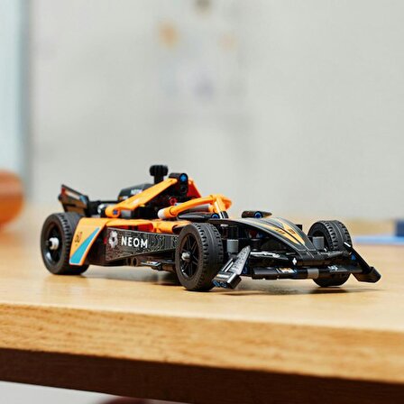 LEGO® Technic Neom Mclaren Formula E Yarış Arabası 42169 - 9 Yaş ve Üzeri Çocuklar Için Koleksiyonluk Yaratıcı Yarış Arabası Model Yapım Seti (452 Parça)