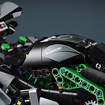 LEGO® Technic Kawasaki Ninja H2R Motosiklet 42170 - 10 Yaş ve Üzeri Çocuklar Için Koleksiyonluk Yaratıcı Oyuncak Model Yapım Seti (643 Parça)