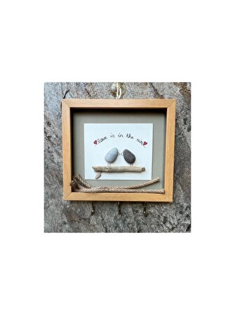 özel tasarım Love is in the air yazılı ahşap çerçeveli pebble art kuş desenli anahtar askısı