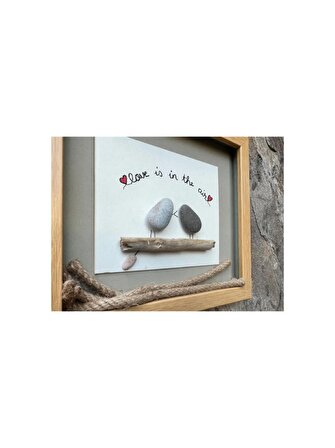 özel tasarım Love is in the air yazılı ahşap çerçeveli pebble art kuş desenli anahtar askısı