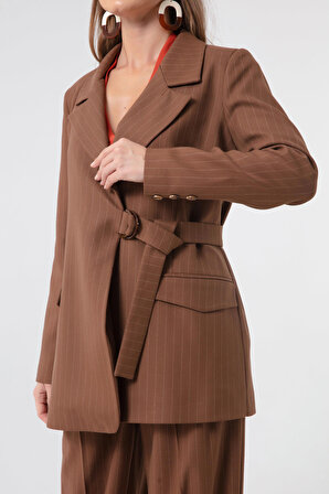 Kadın Kahverengi Aksesuar Detaylı Çizgili Ceket