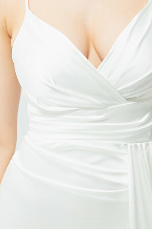 Kadın Beyaz Askılı Uzun Saten Abiye Elbise & Mezuniyet Elbisesi