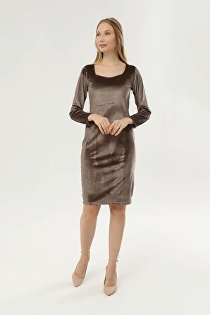 DRR Moda Beşgen Yaka Uzun Kol Kadife Elbise